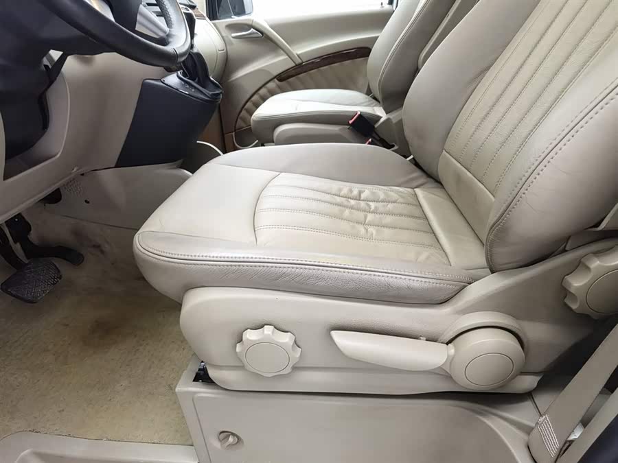 奔驰 唯雅诺 2013 汽车图片 #21