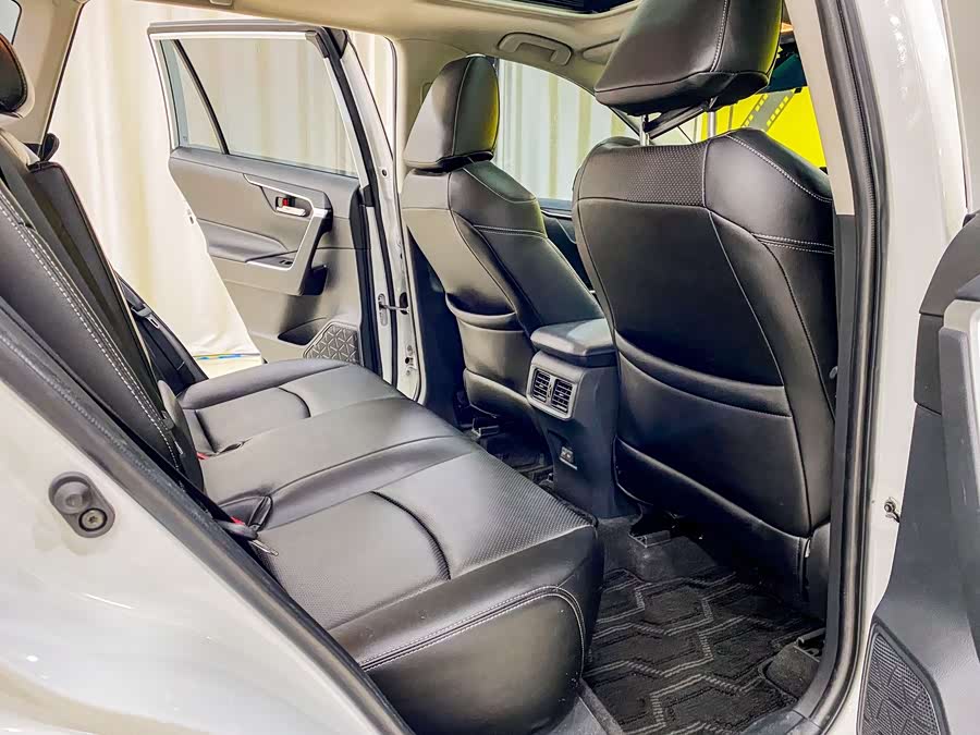 Toyota RAV4 2021 car image #21
