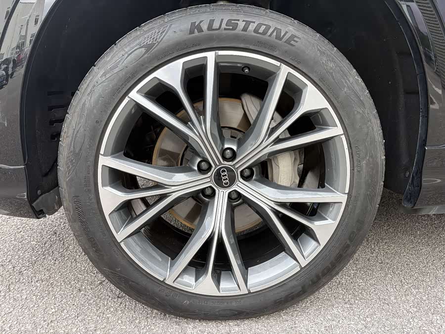 Audi Q8 2022 car image #21