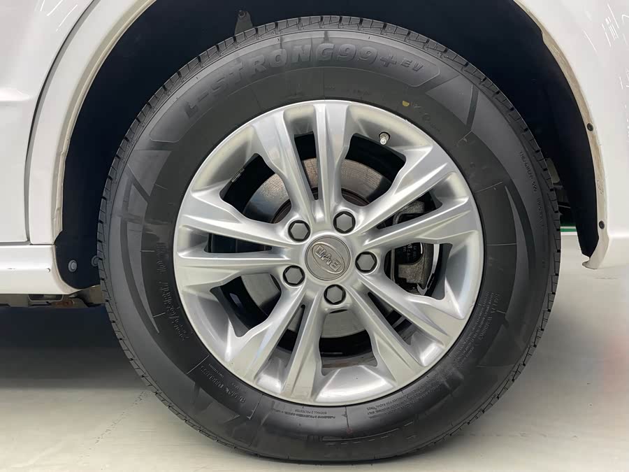 BYD e6 2016 #21 BYD e6 2016 car image #21