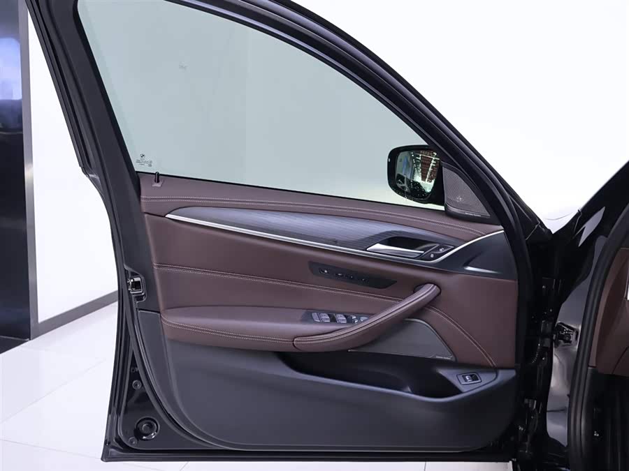 BMW 5 Series 2023 car image #21