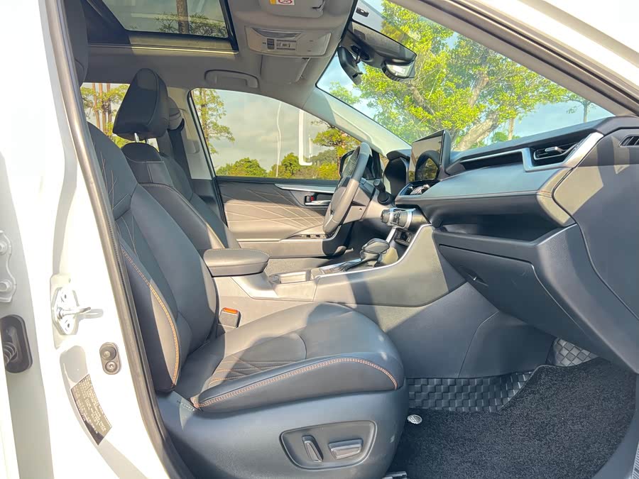 Toyota RAV4 2025 car image #21