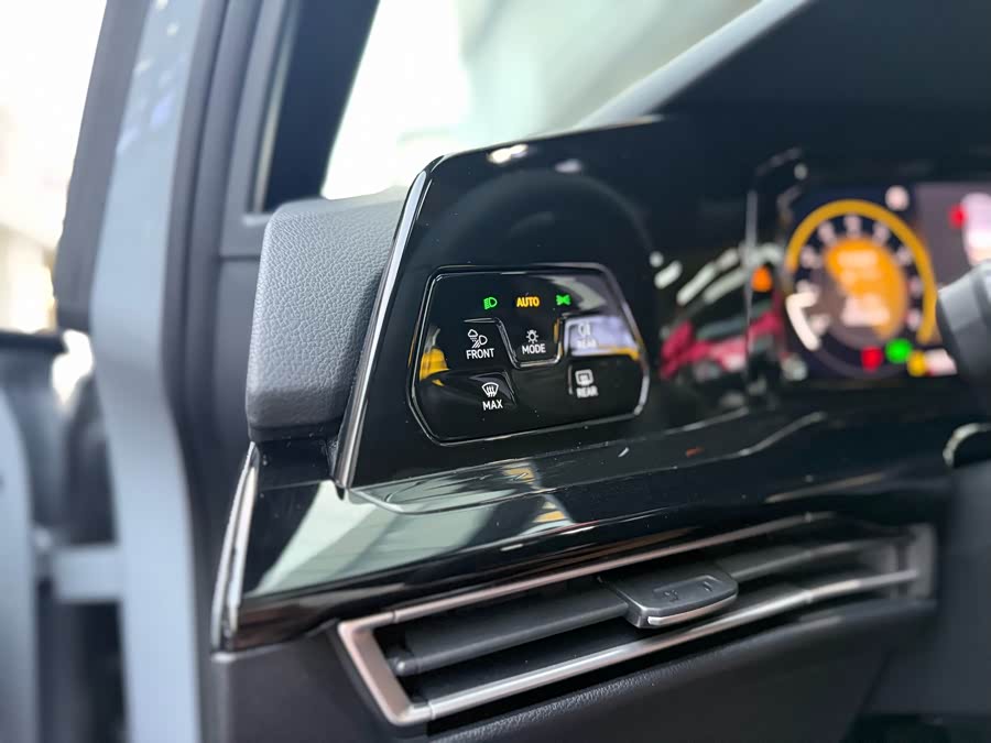 Volkswagen Golf 2022 car image #21