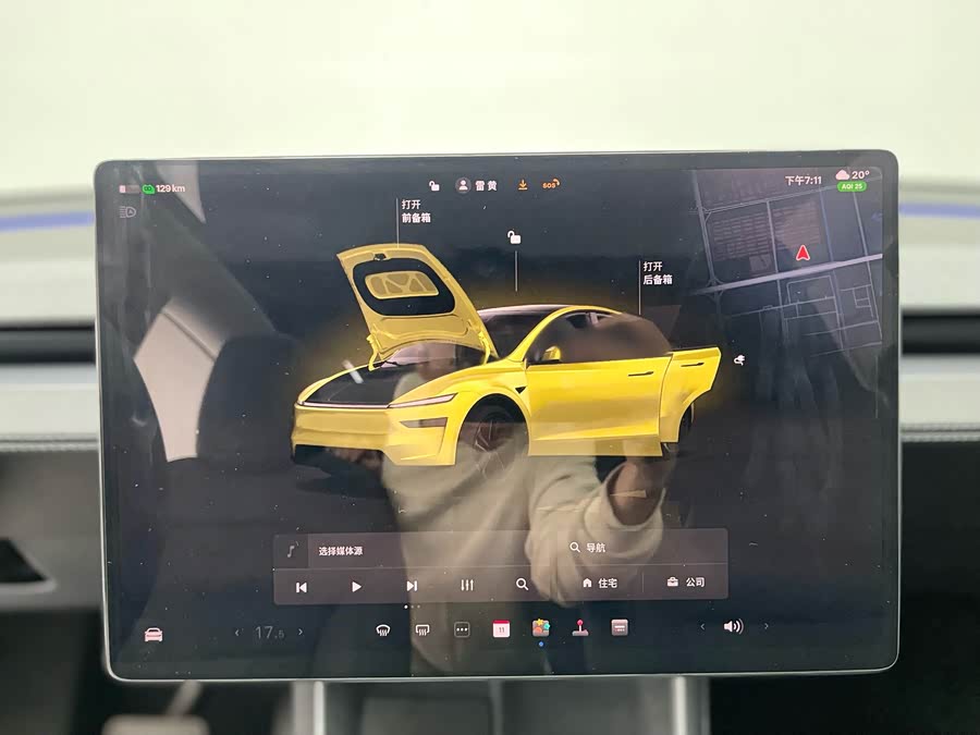 Tesla Model Y 2025 car image #21