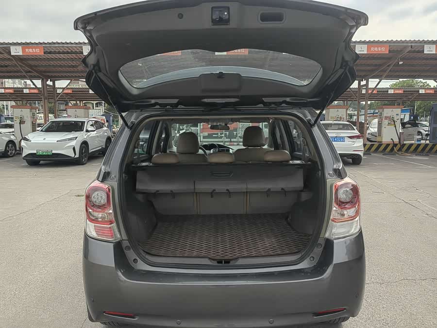 Toyota Reiz 2011 immagine di auto #21