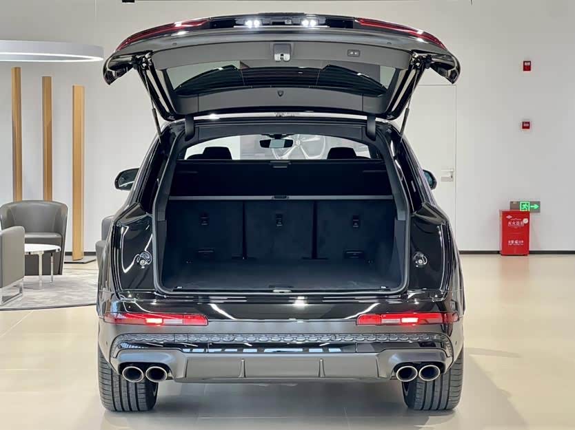 Audi SQ7 2025 #21 Audi SQ7 2025 car image #21