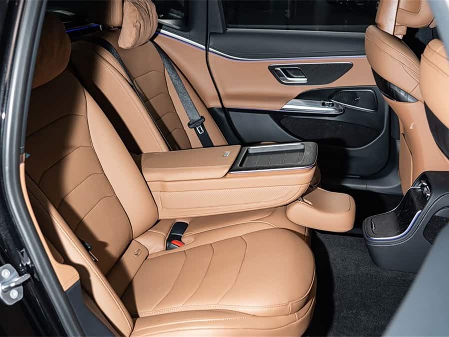 Mercedes-Benz E Class New Energy 2025 car image #21