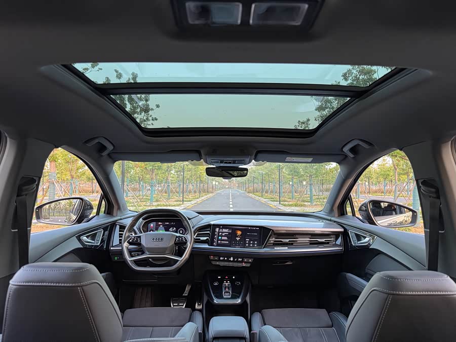 Audi Q4 e-tron 2022 immagine di auto #21