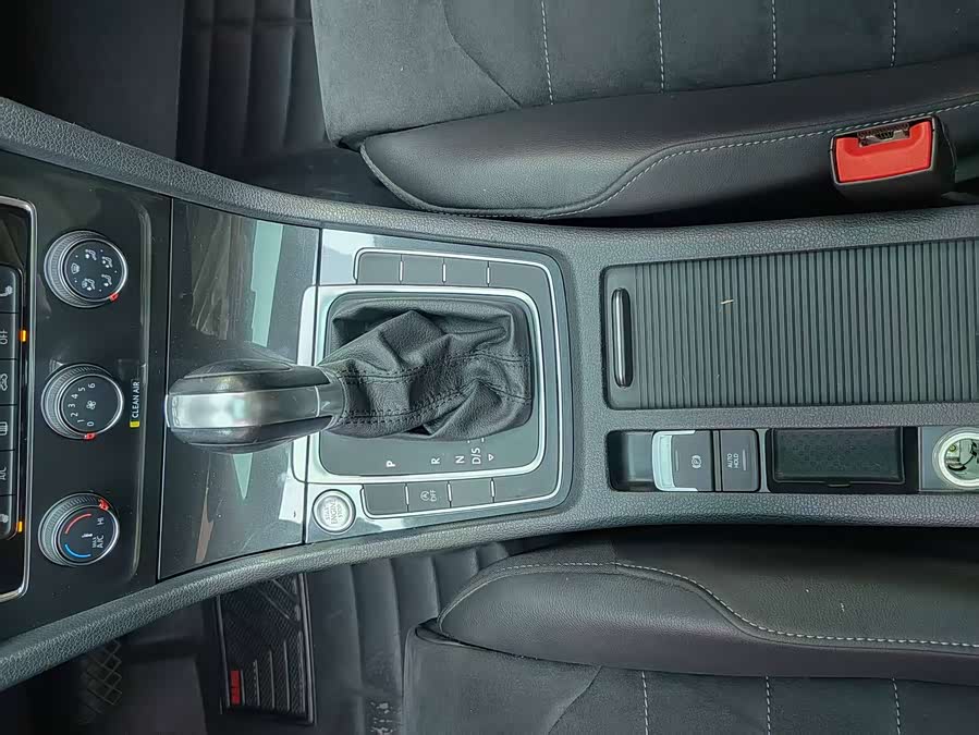 Volkswagen Golf 2018 car image #21