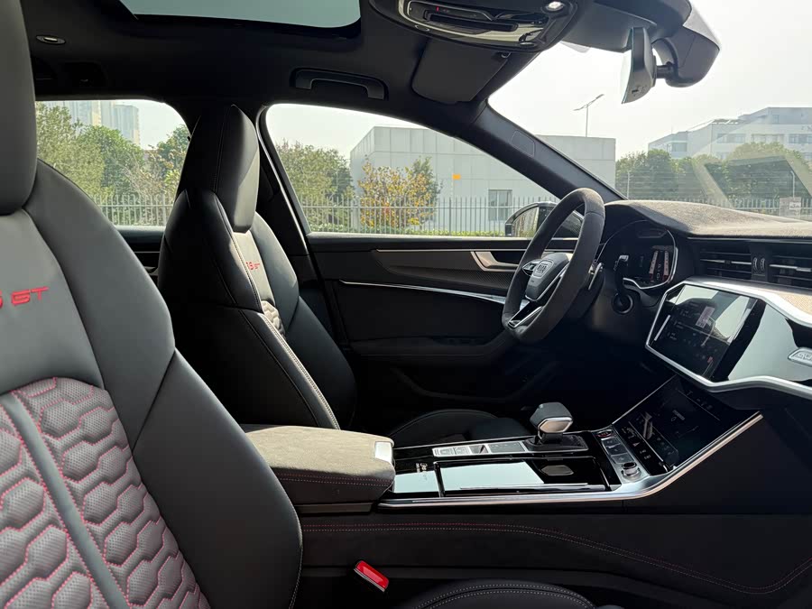 Audi RS 6 2025 car image #21