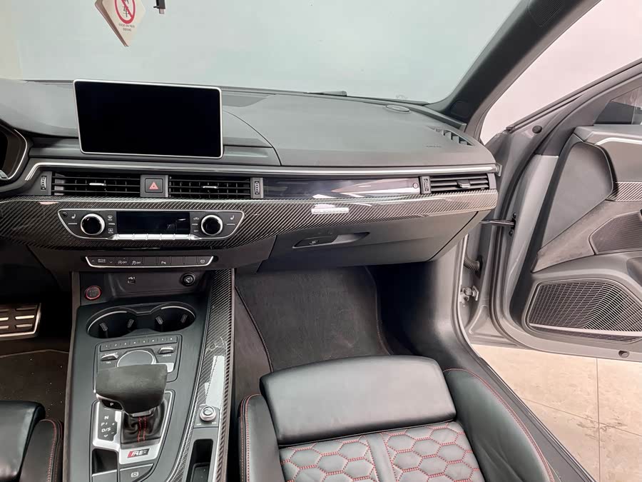 Audi RS 4 2019 immagine di auto #21