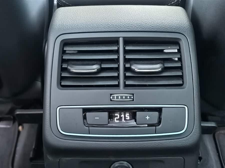 Audi RS 4 2023 immagine di auto #21