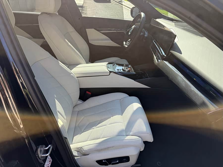 BMW i5 M60 2025 car image #21