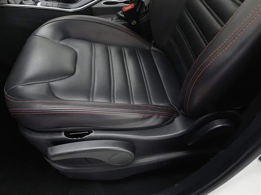 Forthing SX6 2019 car image #21