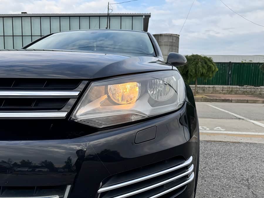 Volkswagen Touareg 2012 car image #21