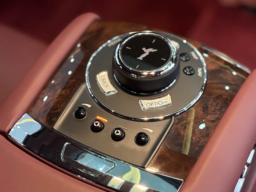 劳斯莱斯 古思特 2018 汽车图片 #21