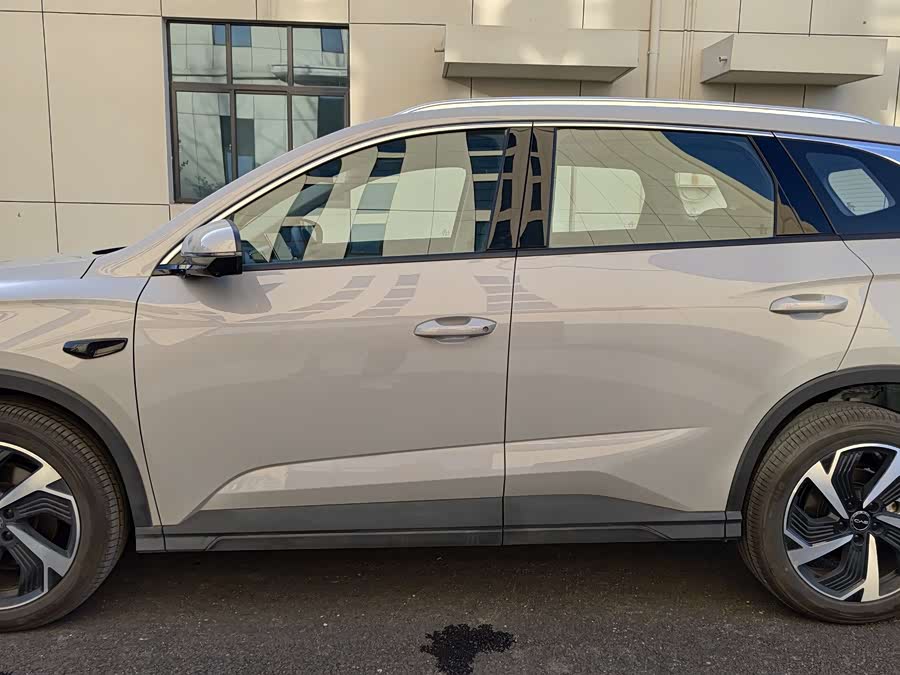 BYD Sea Lion 05 DM-i 2025 car image #21