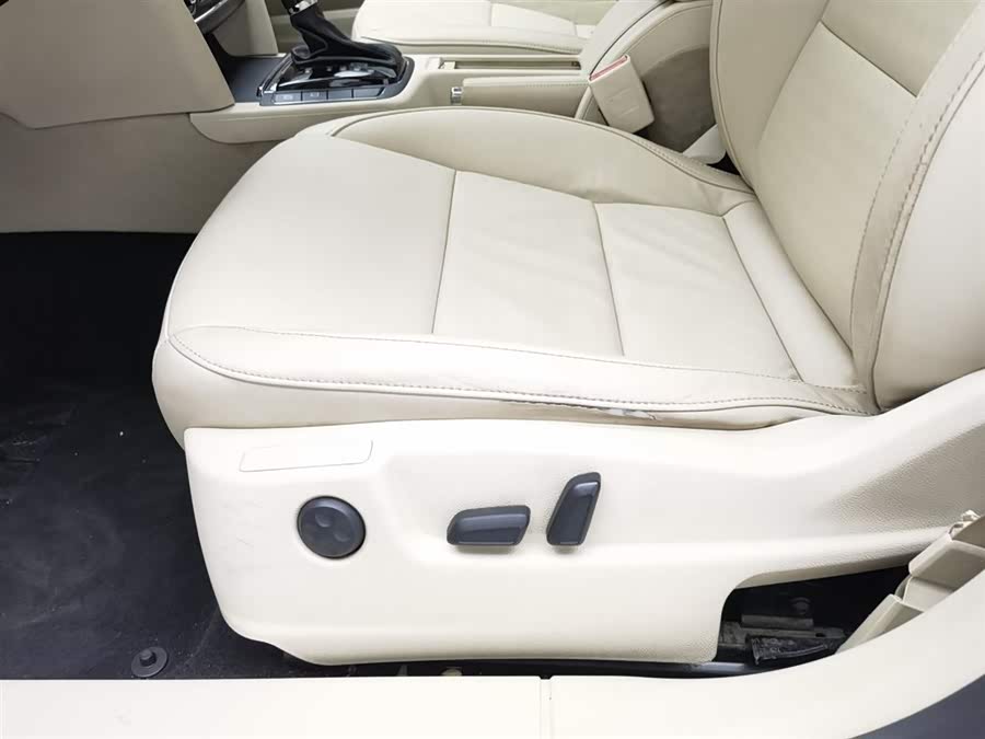 Skoda Superb 2012 immagine di auto #21