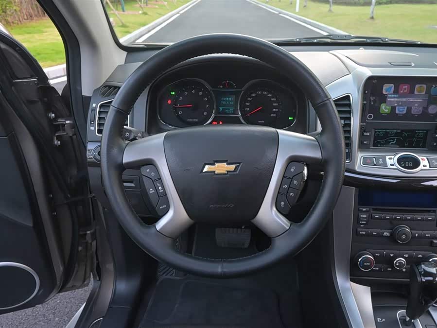 Chevrolet Captiva 2016 imagen de coche #21