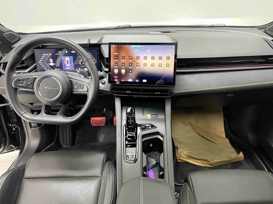 Lynk & Co 03 2022 car image #21