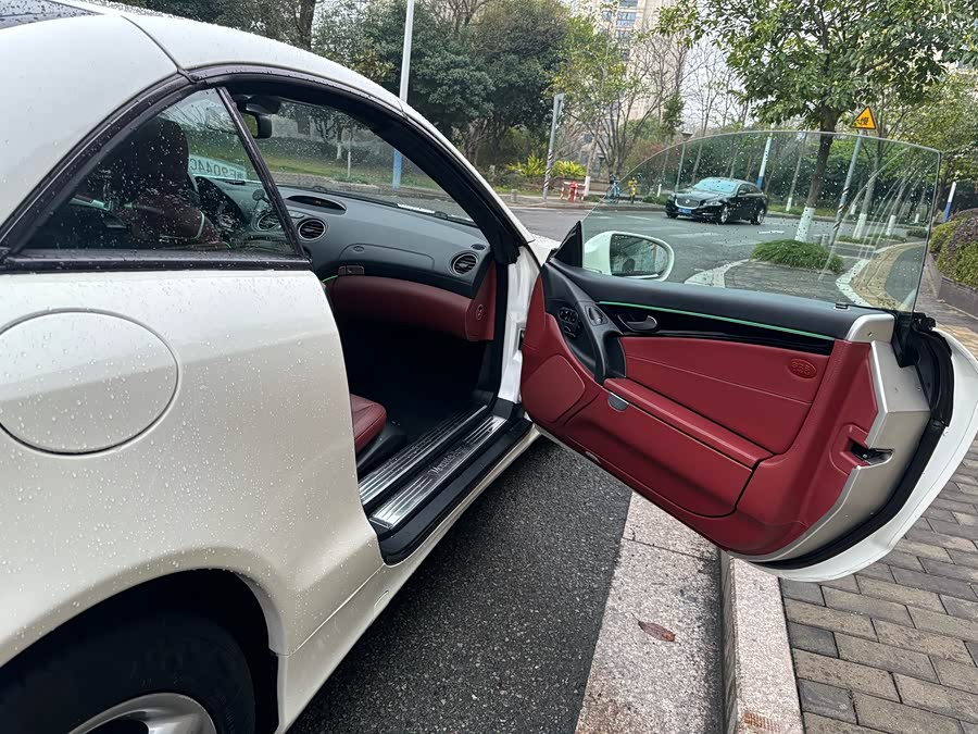 Mercedes-Benz SL Class 2011 car image #21