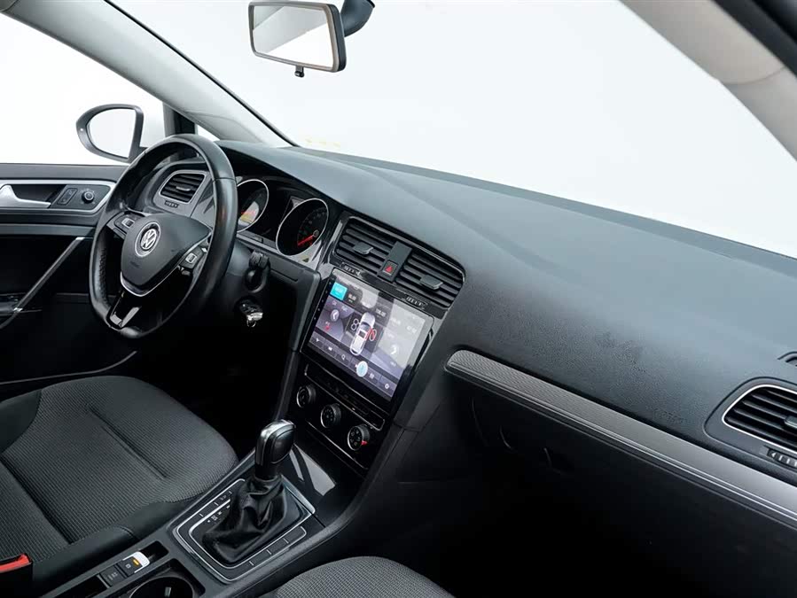 Volkswagen Golf 2018 car image #21