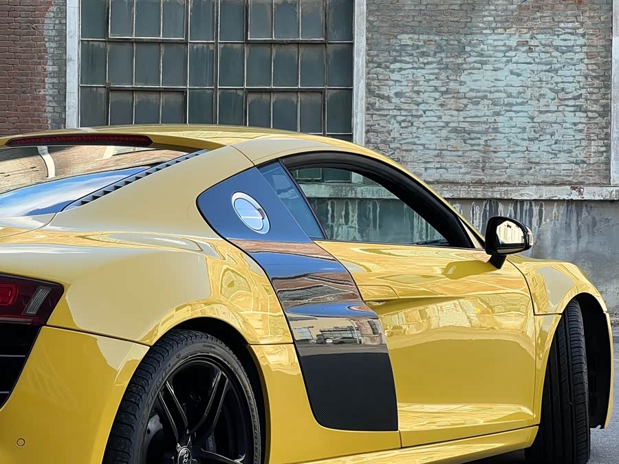 Audi R8 2012 car image #21