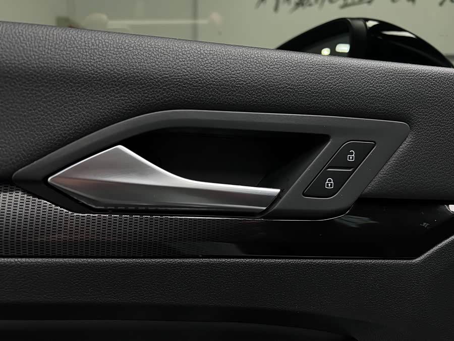 Volkswagen Golf 2022 car image #21