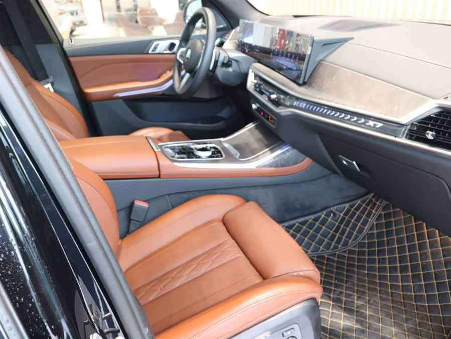 BMW X7 2025 car image #21