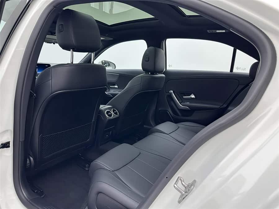 Mercedes-Benz A Class 2024 immagine di auto #21