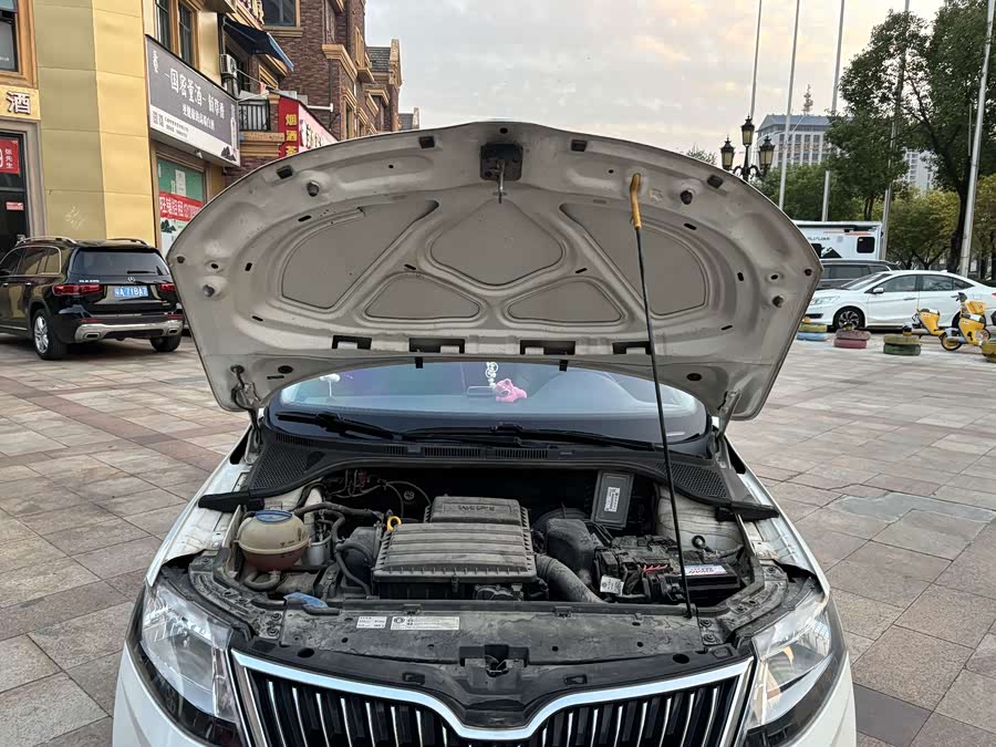 Skoda Rapid 2018 imagen de coche #21
