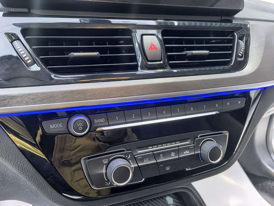 BMW 1 Series 2023 صورة سيارة #21