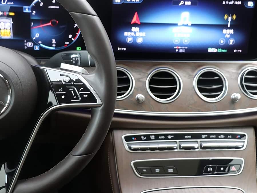 Mercedes-Benz E Class 2021 صورة سيارة #21