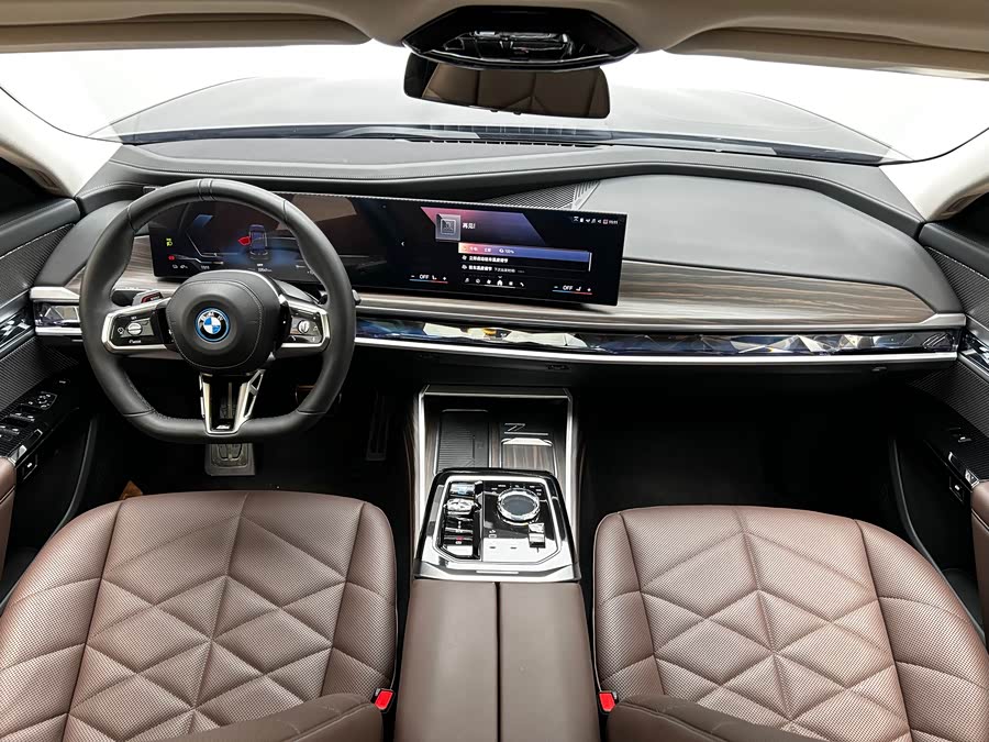 BMW i7 2023 صورة سيارة #21