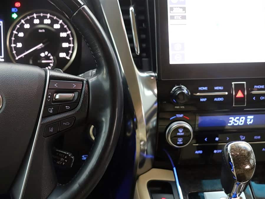 Toyota Vellfire 2023 #21 Toyota Vellfire 2023 صورة سيارة #21