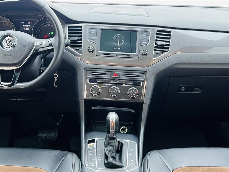 Volkswagen Golf Sportsvan 2017 car image #21