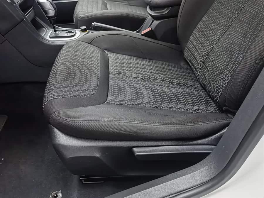 Peugeot 308 2013 car image #21