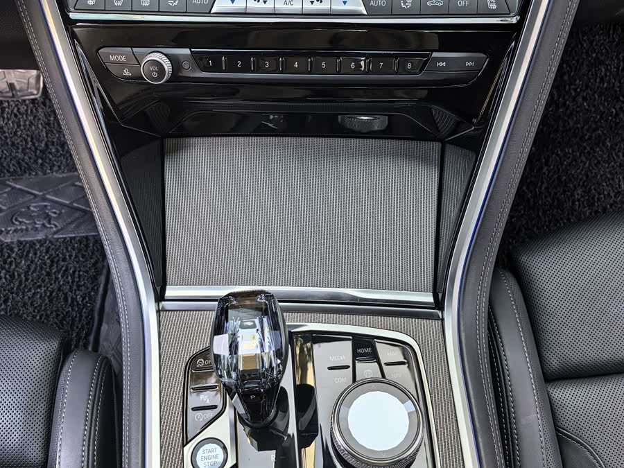 BMW 8 Series 2023 car image #21