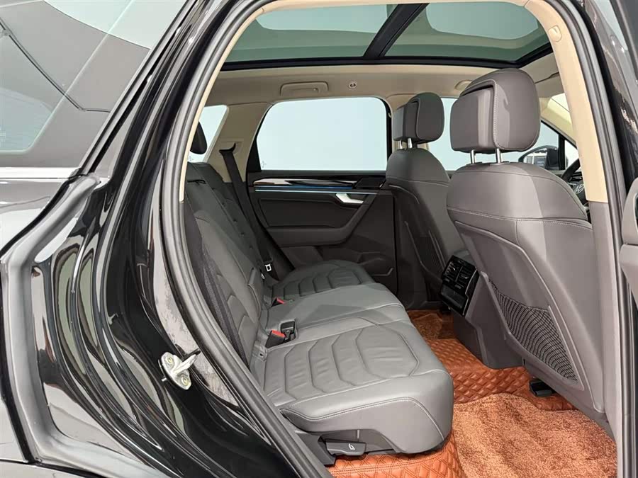 Volkswagen Touareg 2023 immagine di auto #21