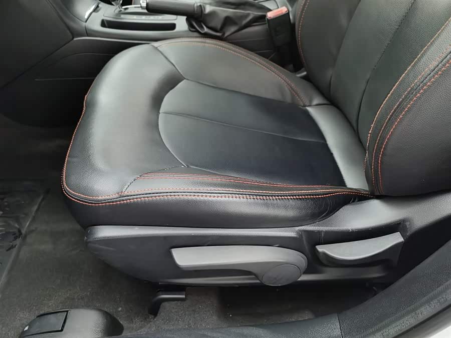 2015 car image #21