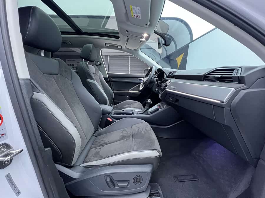 Audi Q3 2022 car image #21