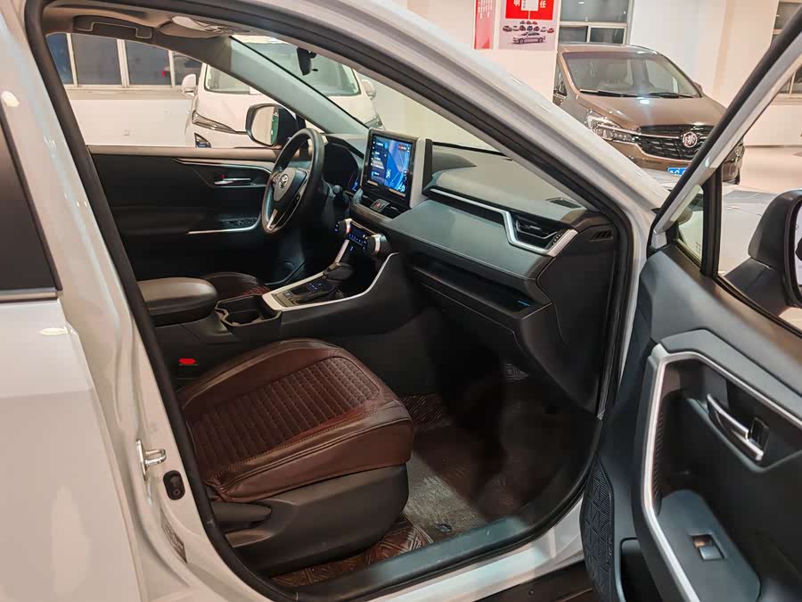 Toyota RAV4 2020 car image #21