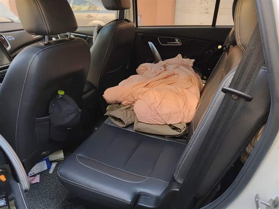 SWM X7 2018 #21 SWM X7 2018 car image #21