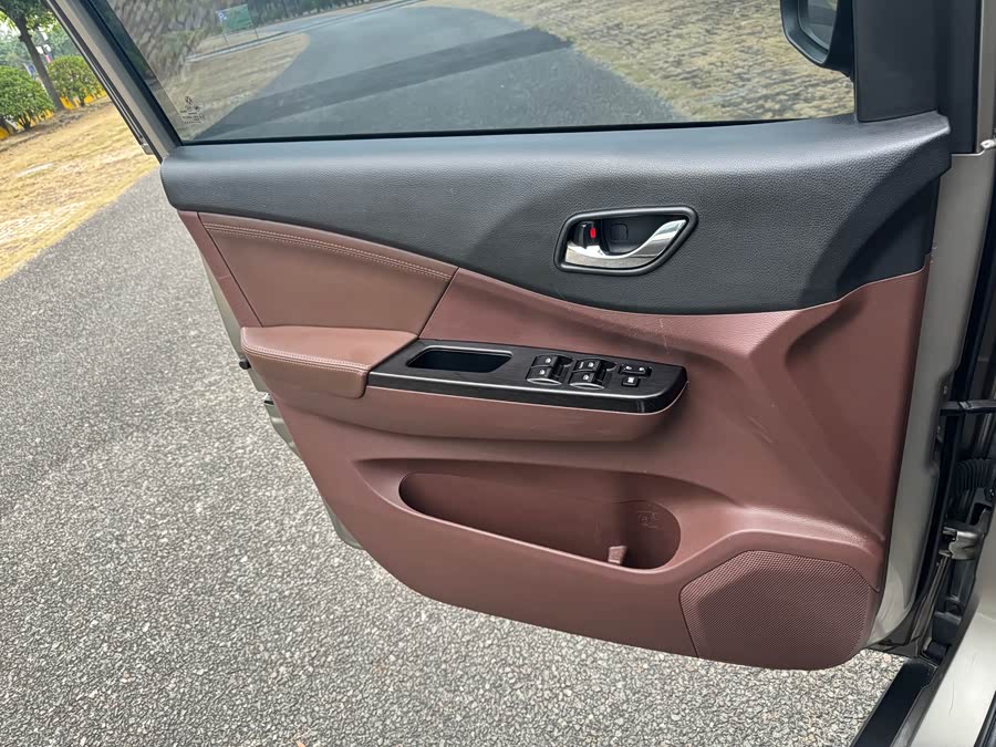 Forthing SX6 2017 car image #21