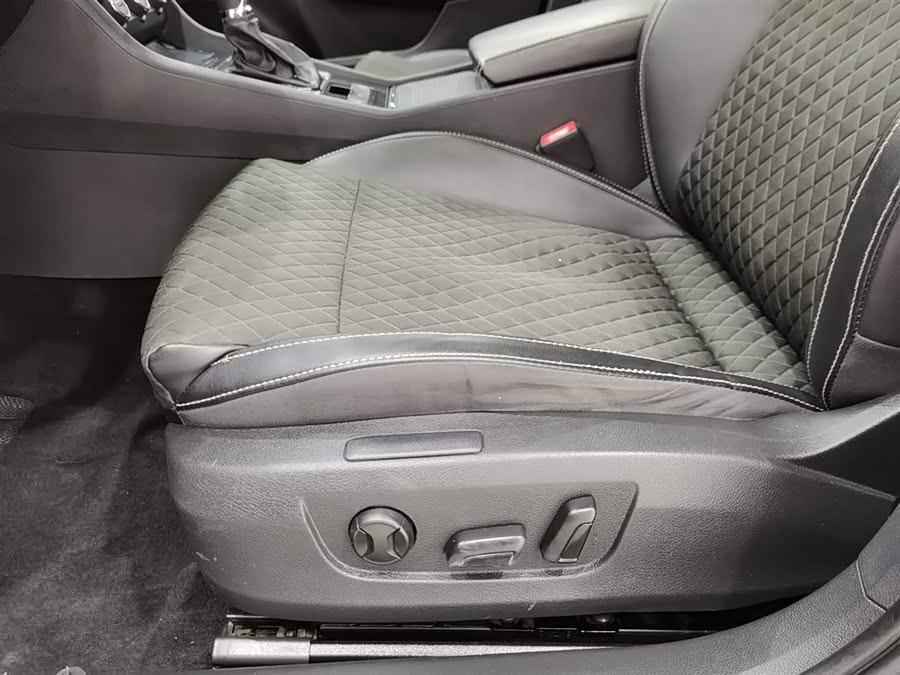 Skoda Superb 2018 car image #21