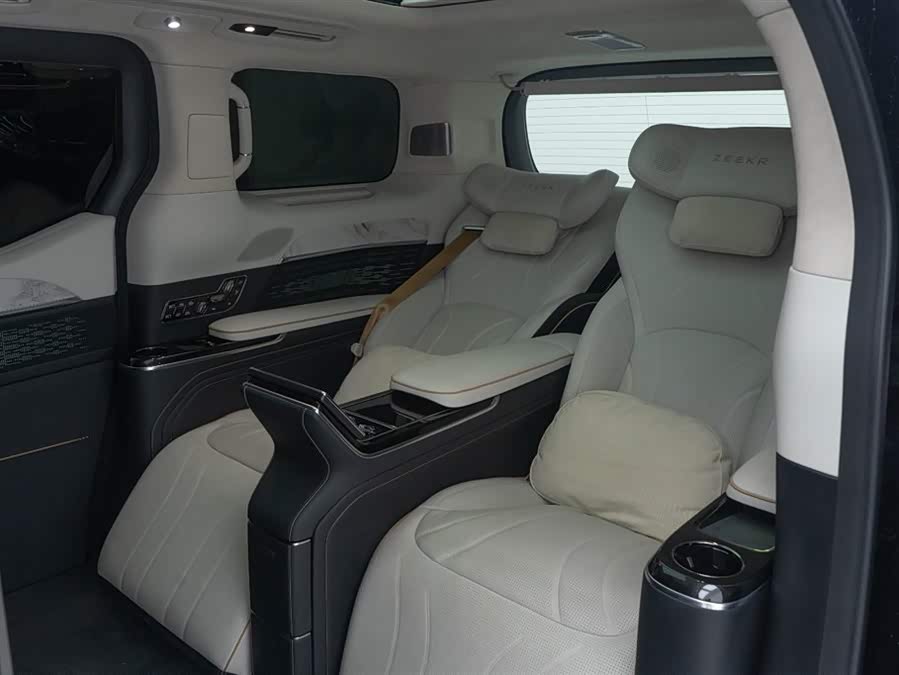 极氪 极氪009 2024 汽车图片 #21