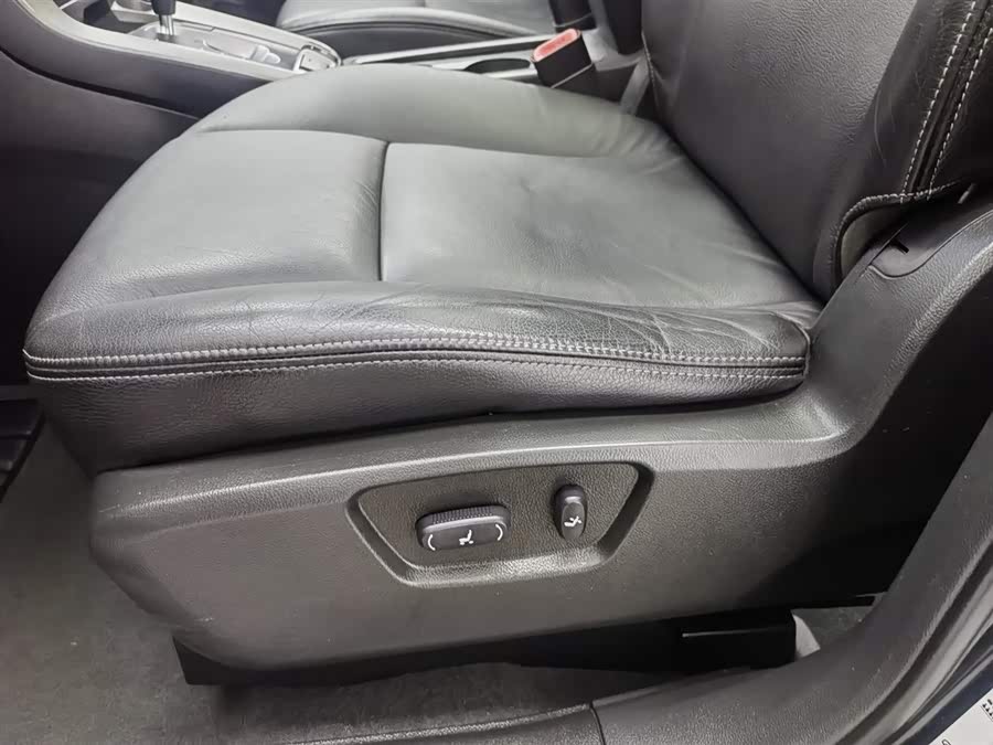 Chevrolet Captiva 2012 car image #21