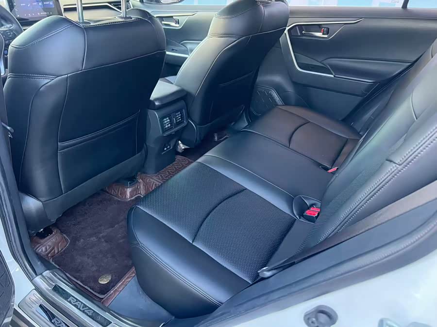 Toyota RAV4 2021 صورة سيارة #21