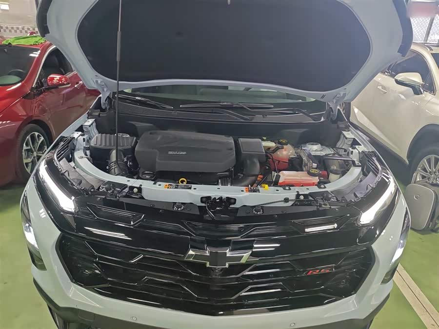 Chevrolet Equinox Plus 2025 car image #21