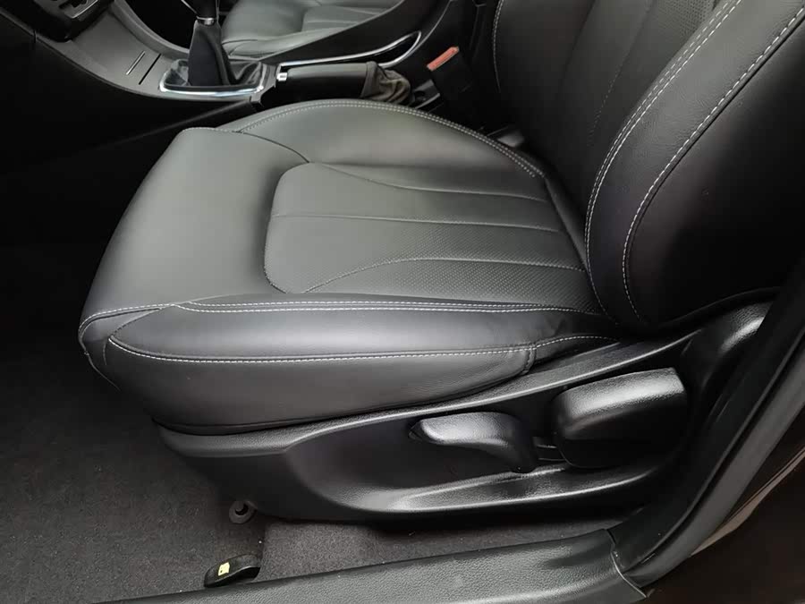 GEELY Emgrand 2017 car image #21